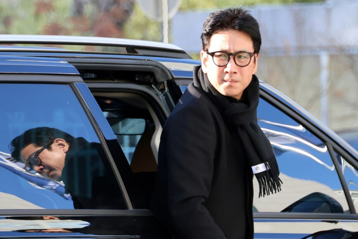 Photo prise le 23 décembre 2023 de l'acteur Lee Sun-kyun arrivant au commissariat de police d'Incheon (nord-ouest de la Corée du Sud) où il a été soumis à un interrogatoire