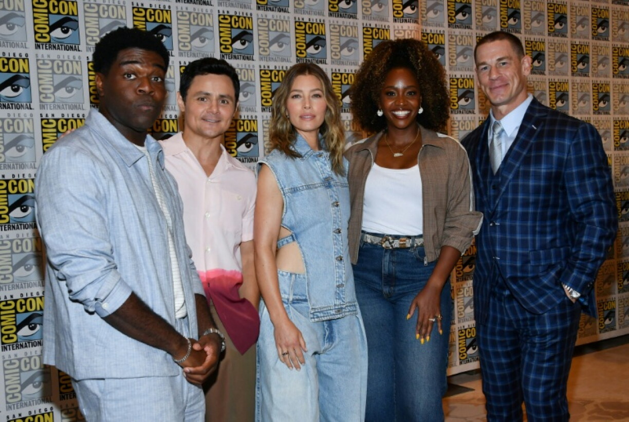 (L-R) Sam Richardson, Arturo Castro, Jessica Biel, Teyonah Parris y John Cena at Comic-Con in California