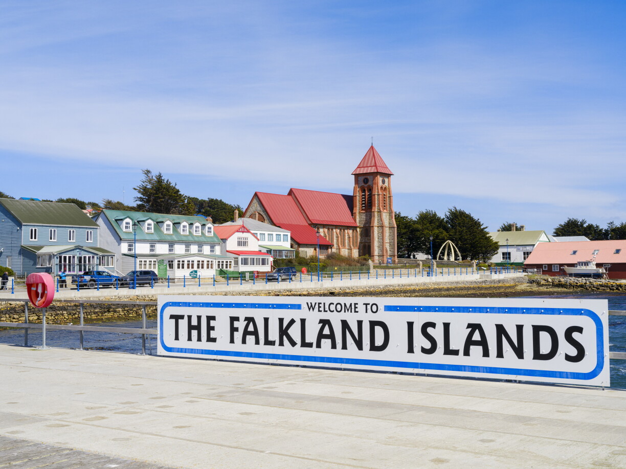 En Accueil-Schëld fir Touristen zu Stanley, der Haaptstad vun de Falklandinselen