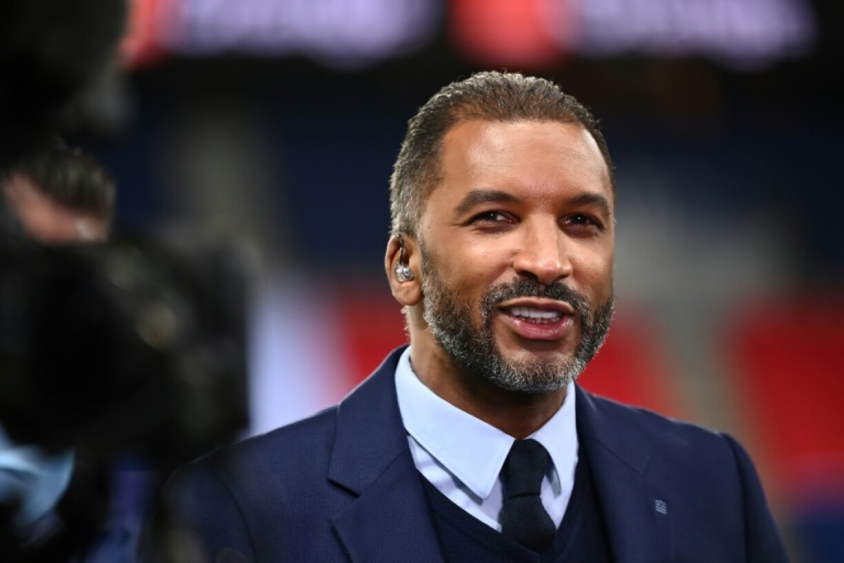 L'entraîneur du Red Star et consultant média, Habib Beye, avant un match de Ligue 1 de football, le 21 février 2021 au Parc des Princes