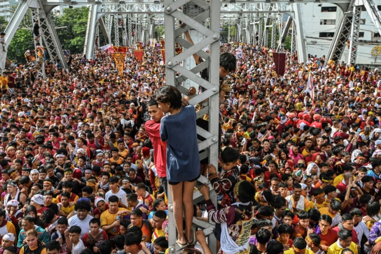Hundreds of thousands of Philippine Catholics swarmed the streets of Manila for the annual procession of the centuries-old Jesus the Nazarene statue