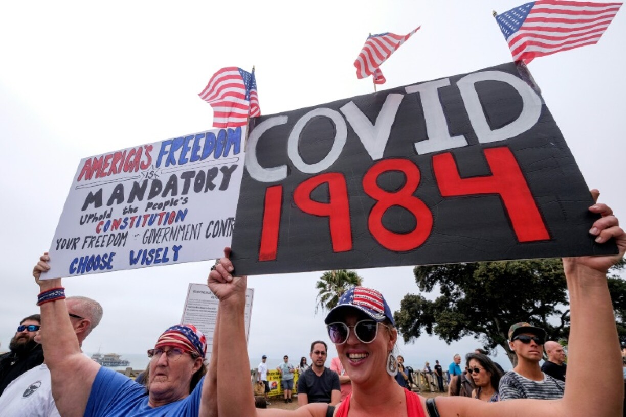 Anti-vax protesters in Santa Monica, California