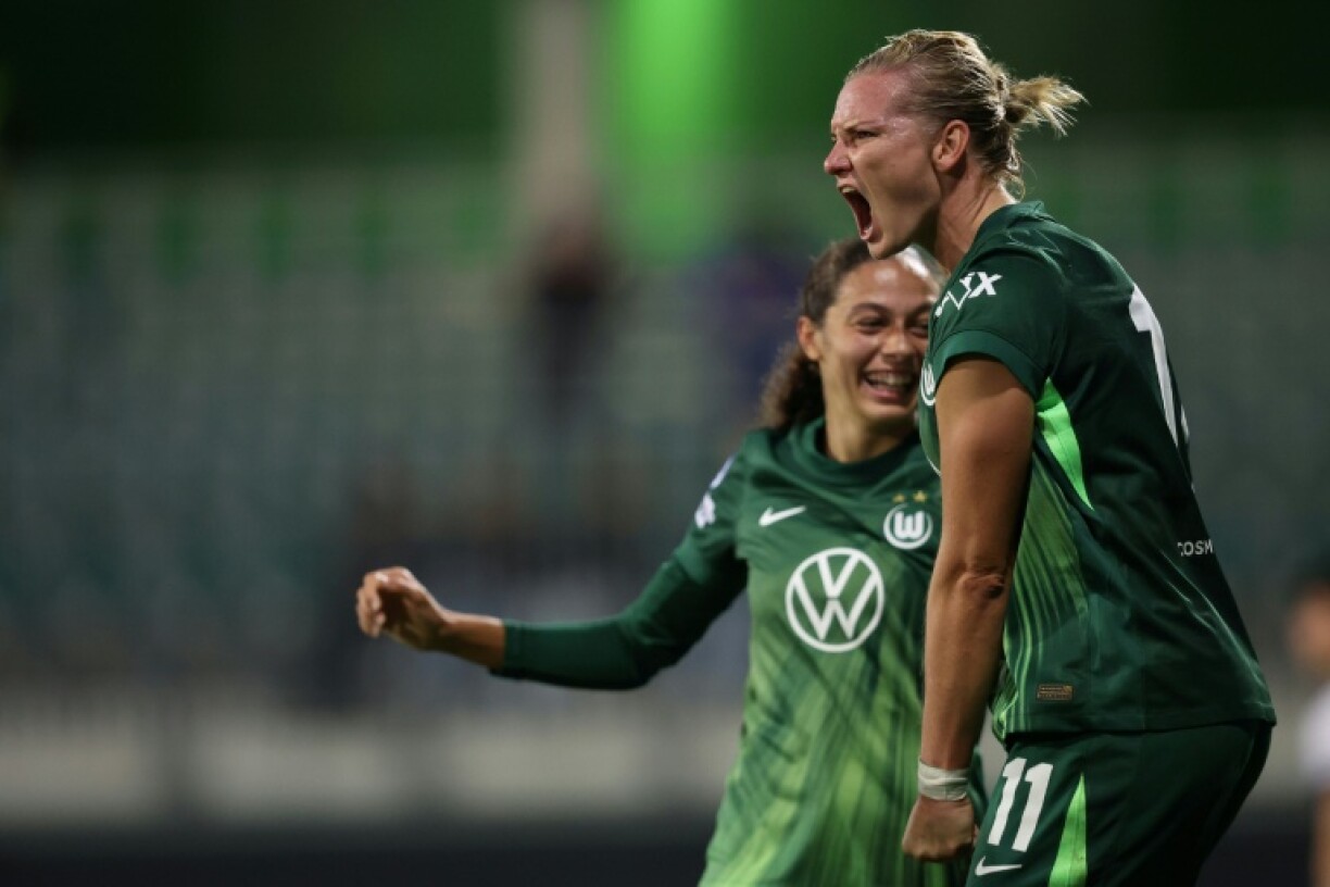 Alexandra Popp scored in Wolfsburg's 4-0 thrashing of Paris Saint-Germain