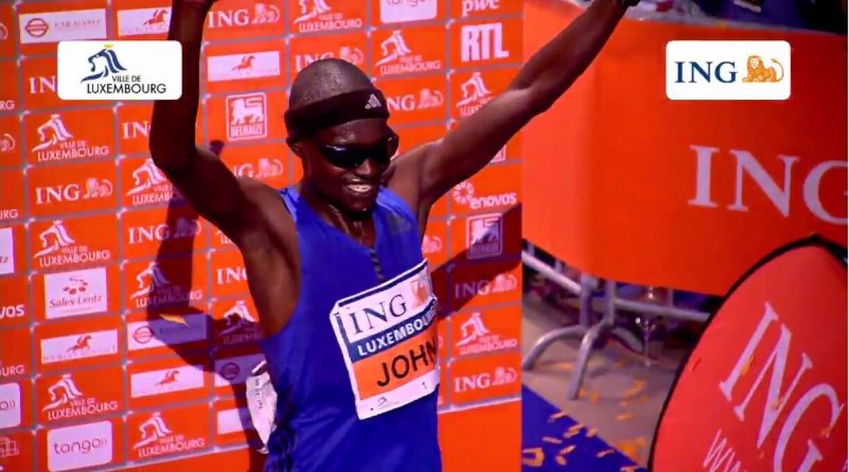 Le vainqueur de l'ING Night Marathon, John Komen.