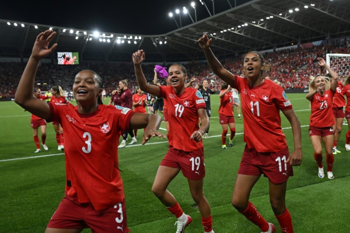 A goal in stoppage time in Geneva ensured that hosts Switzerland progressed to the last eight of the women's Euros after a 1-1 draw with Finland