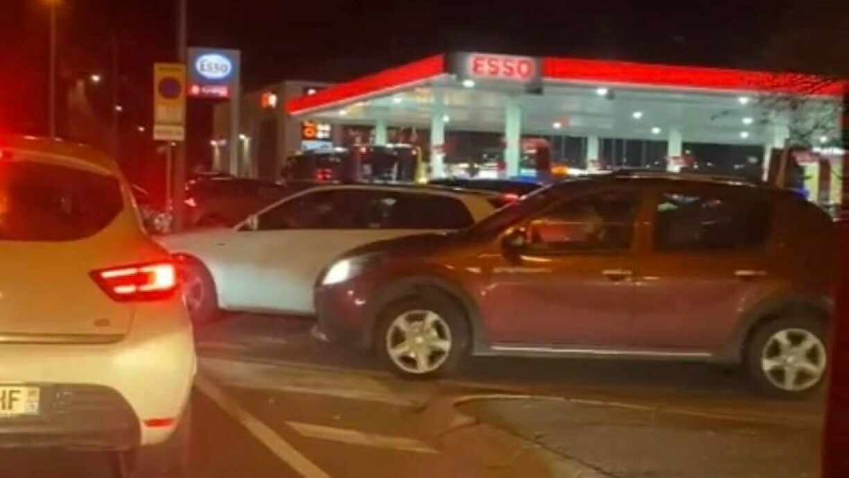 Une capture d'écran d'une vidéo filmée aux abords de la station-service située à Senningerberg le 4 mars 2022