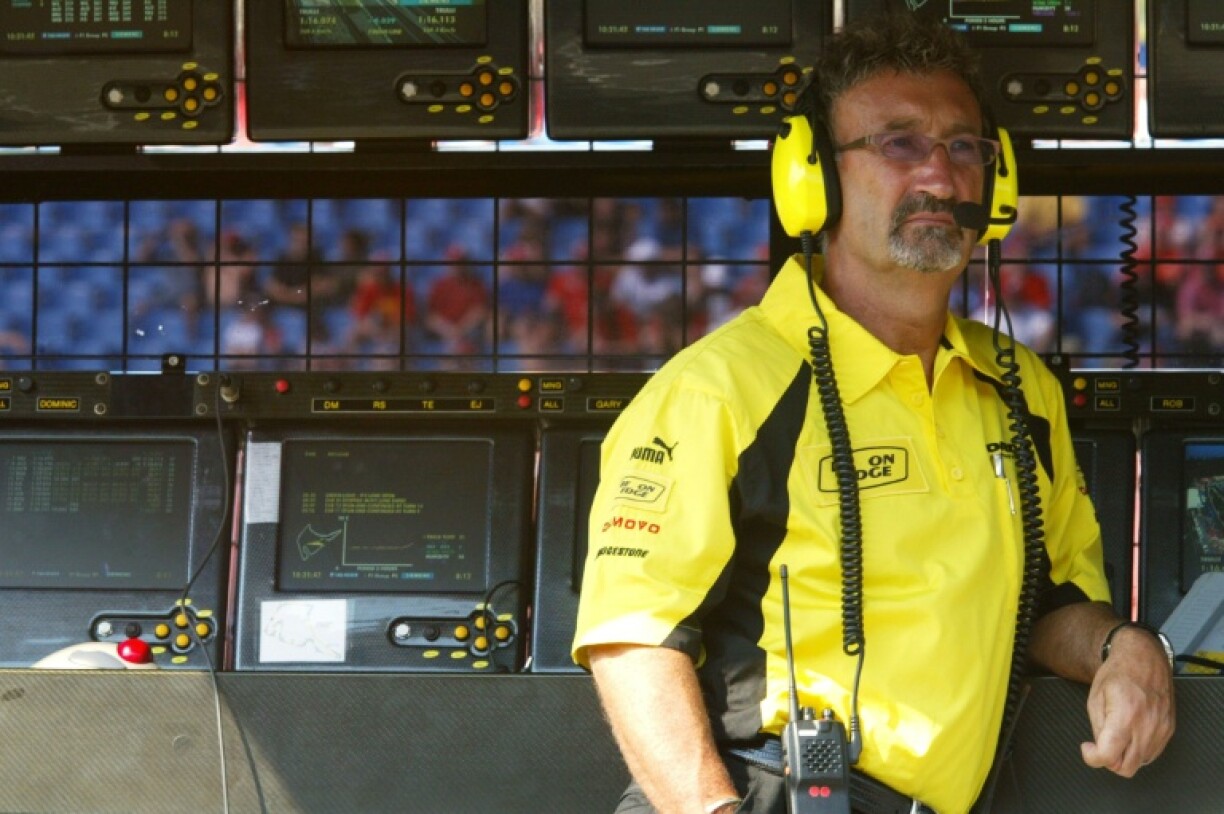 Eddie Jordan on the pit wall of the Hockenheim racetrack in 2003