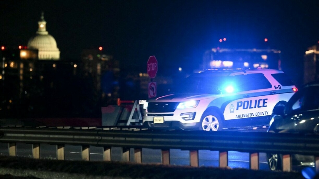 Les forces de police déployées à Washington après une collision entre un hélicoptère et un avion.