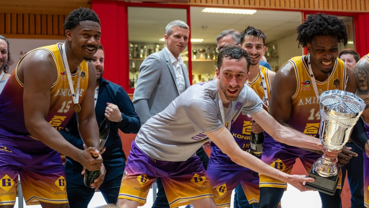 Steesel feiert de Championstitel 2024