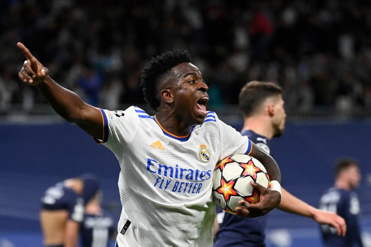 Vinicius fêtant le 2e but de Rodrygo, synonyme de prolongation.