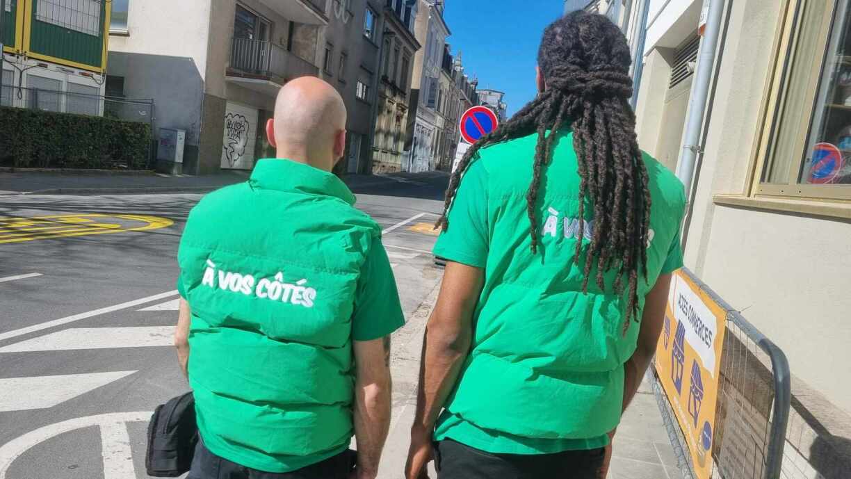 Joey and Michele, from the non-profit organization Inter-actions, are trying to maintain a dialogue with drug victims, local residents, and shopkeepers.