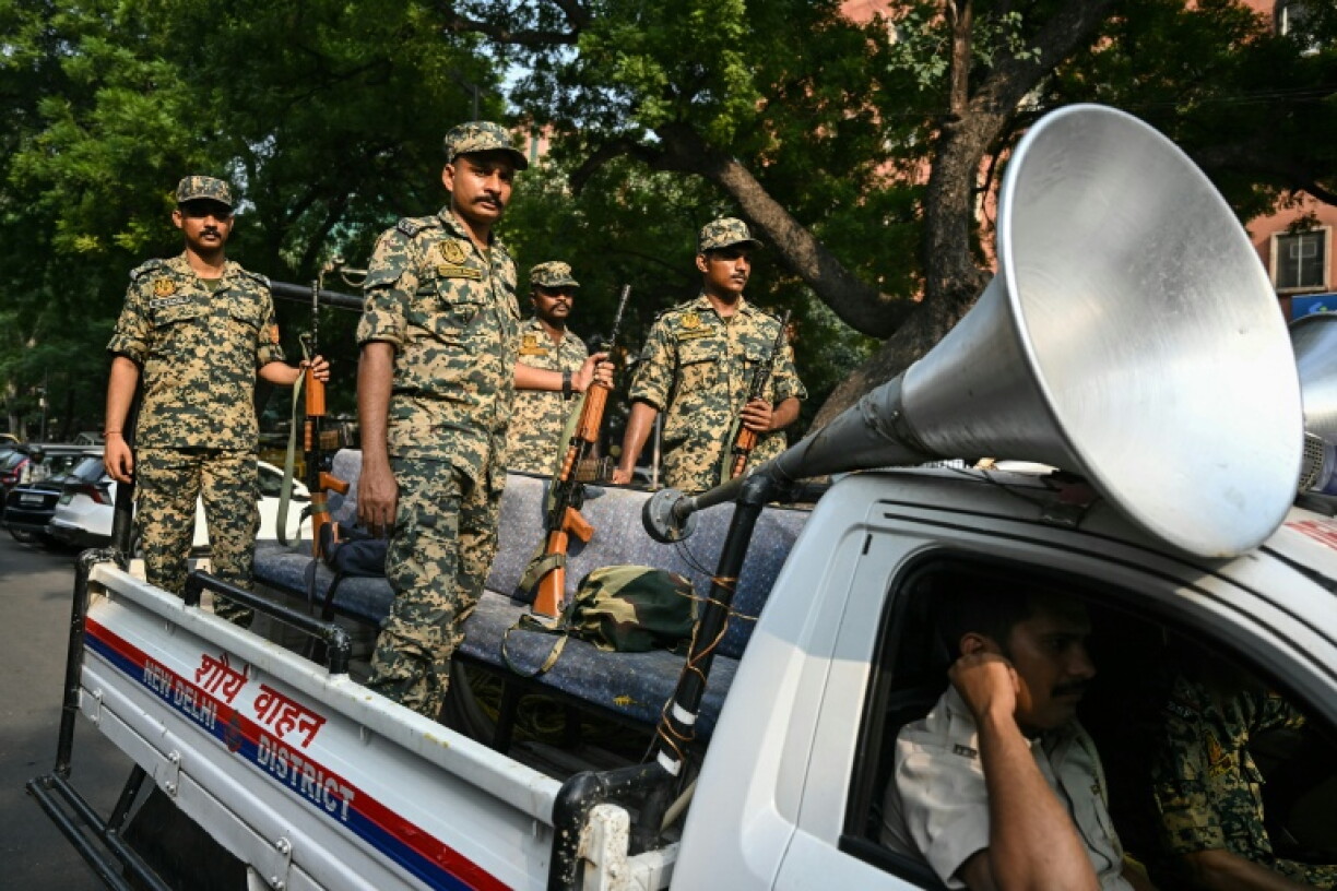 India has launched a clampdown on protests against the revision of voter rolls