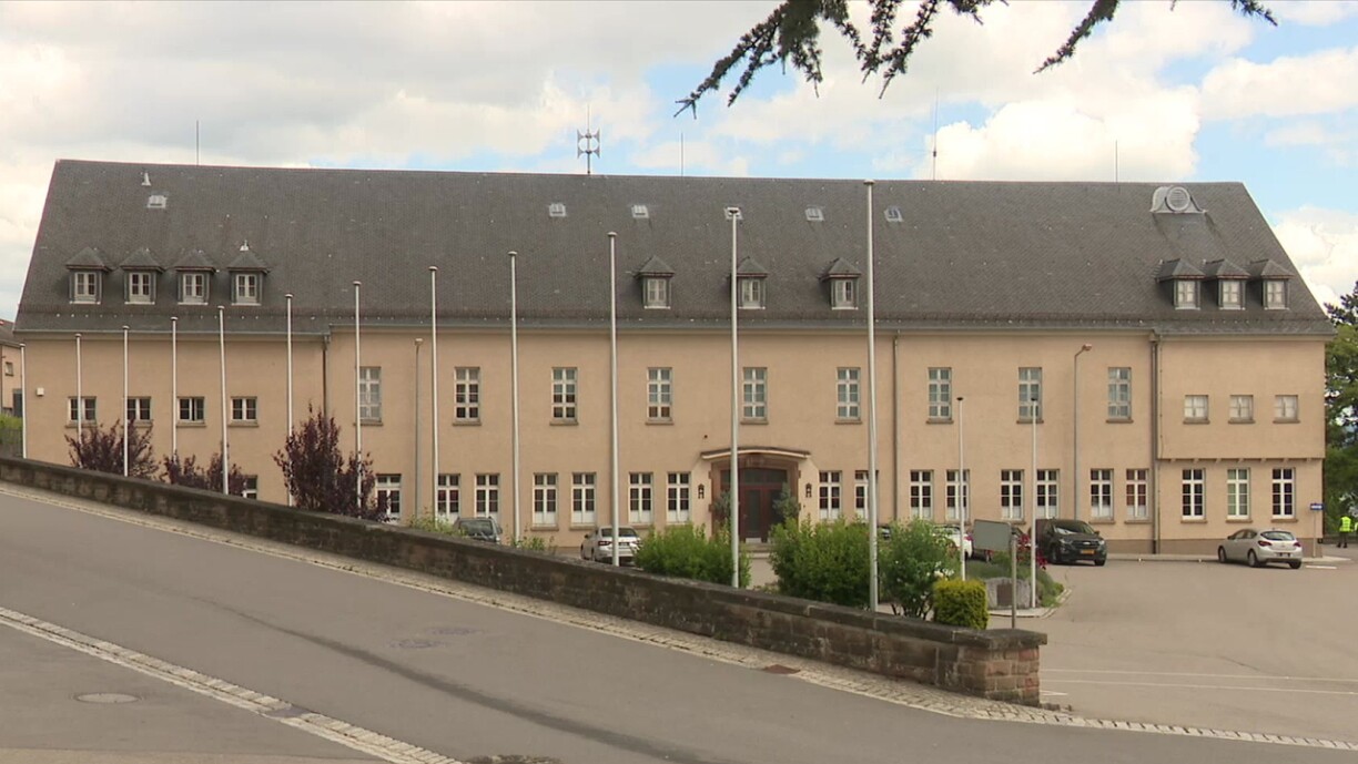 D'Granate goufen op engem Chantier um Härebierg fonnt. d'Kasäre selwer waren allerdéngs net betraff a missten dowéinst net evakuéiert ginn.