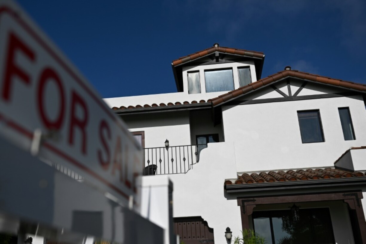 US existing home sales dropped by 2.7 percent in June, industry data showed