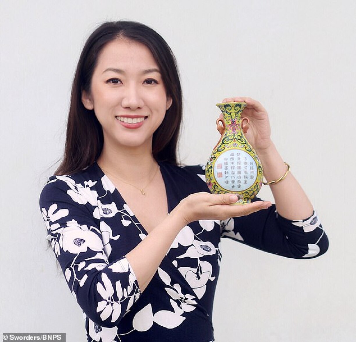 Sworders Fine Art Auctioneers' expert Yexue Li holding the valuable vase.