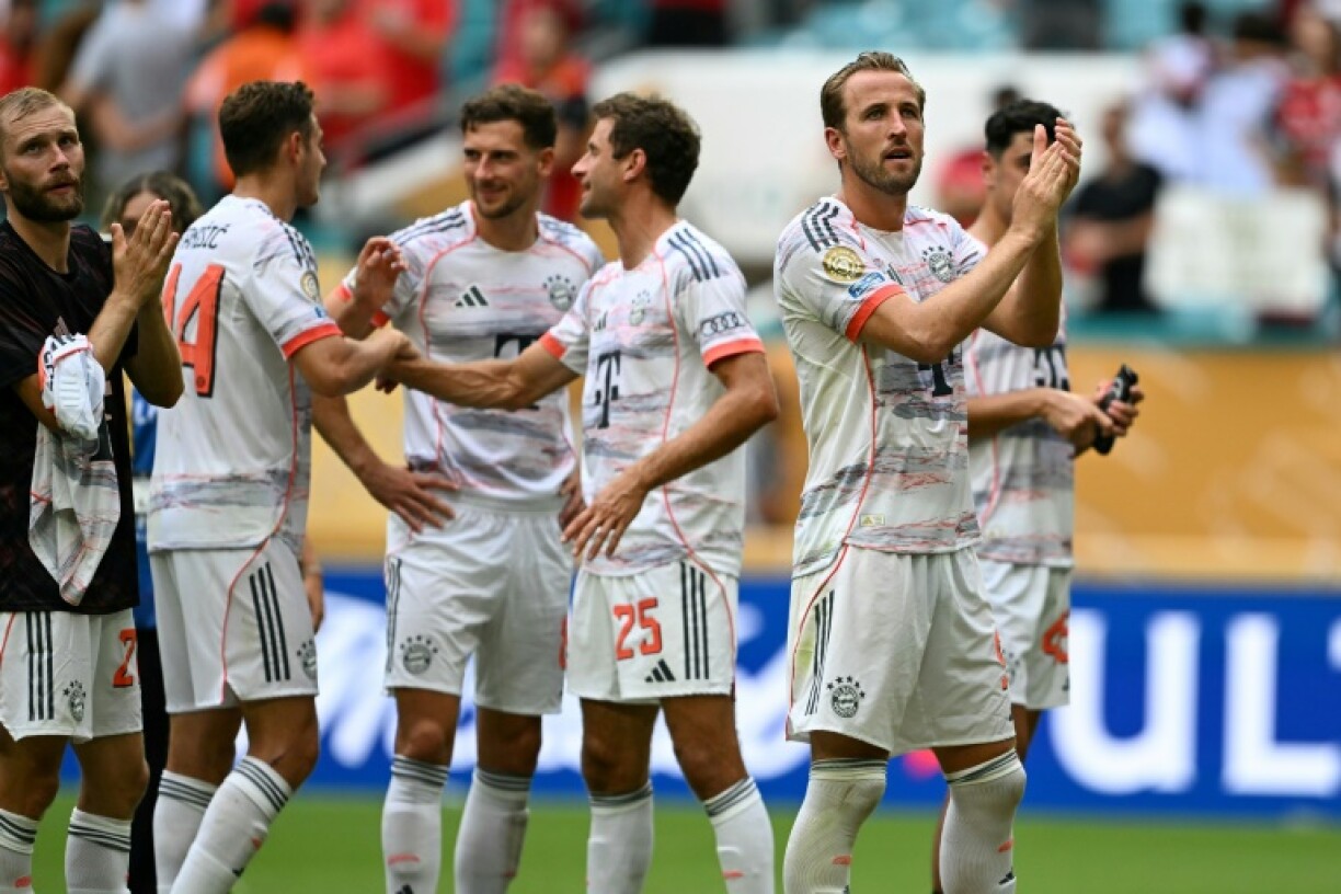 Harry Kane (R) and his Bayern Munich teammates after beating Flamengo in the last 16 of the Club World Cup