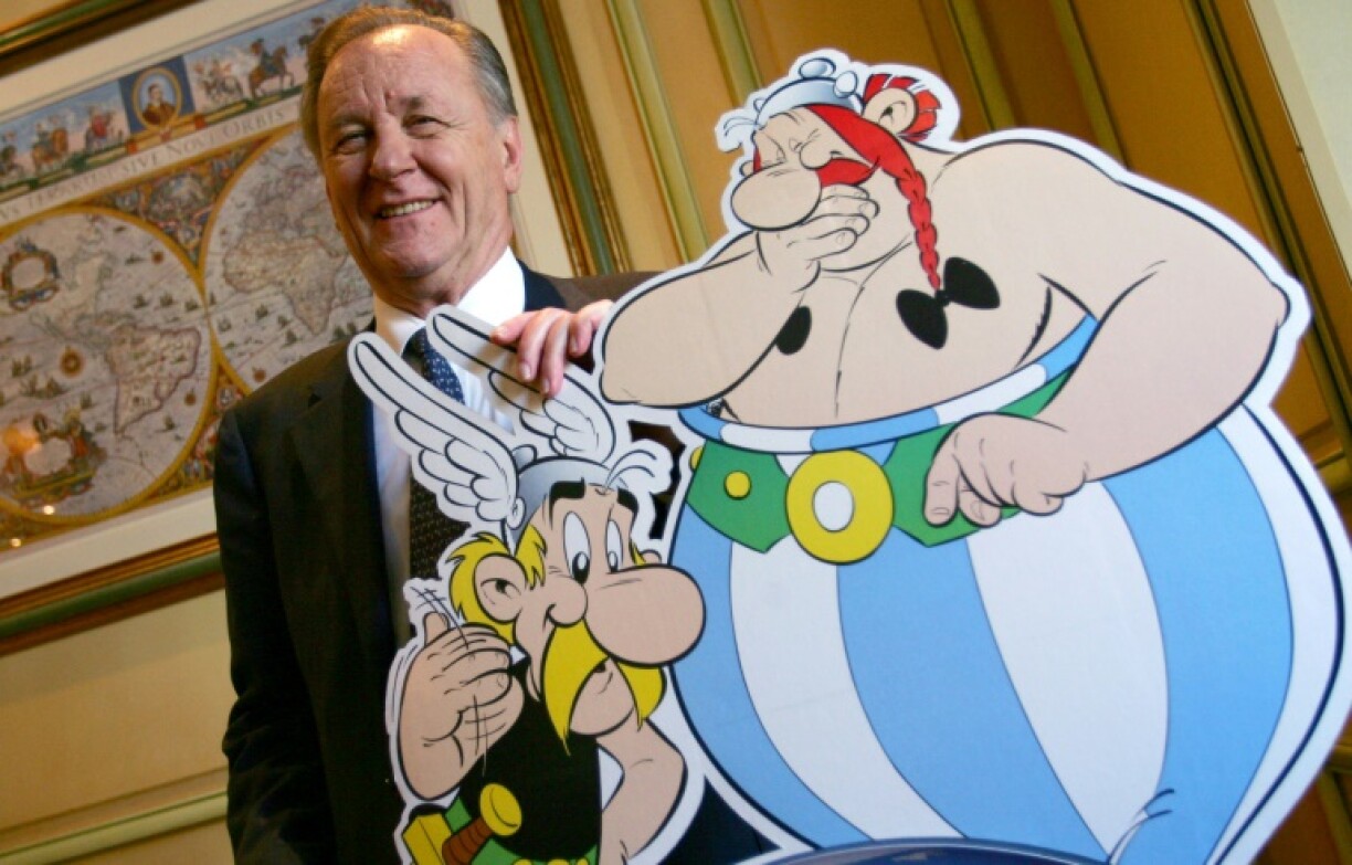 Late French illustrator Albert Uderzo poses with Asterix and Obelix in 2005