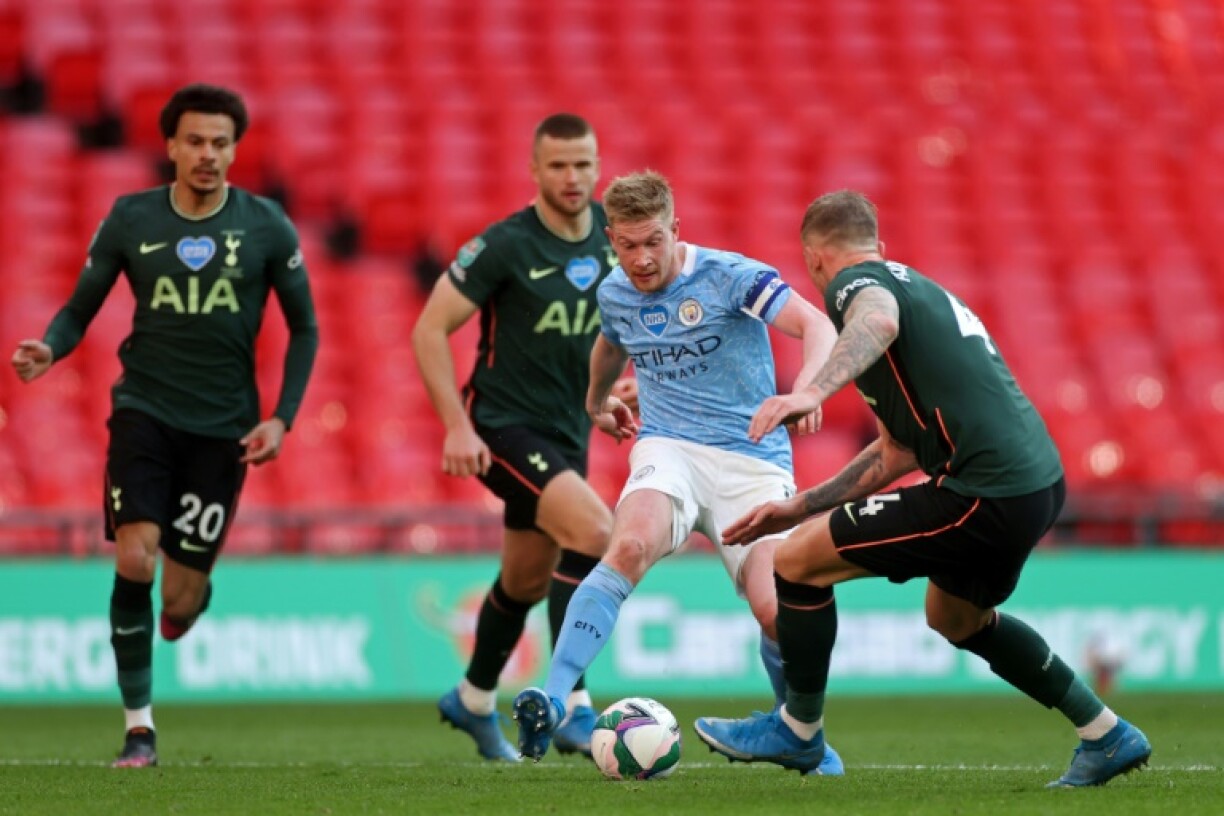 Le milieu belge de Manchester City, Kevin De Bruyne (2e d), lors de la finale de la Coupe de la Ligue anglaise à Wembley, le 25 avril 2021