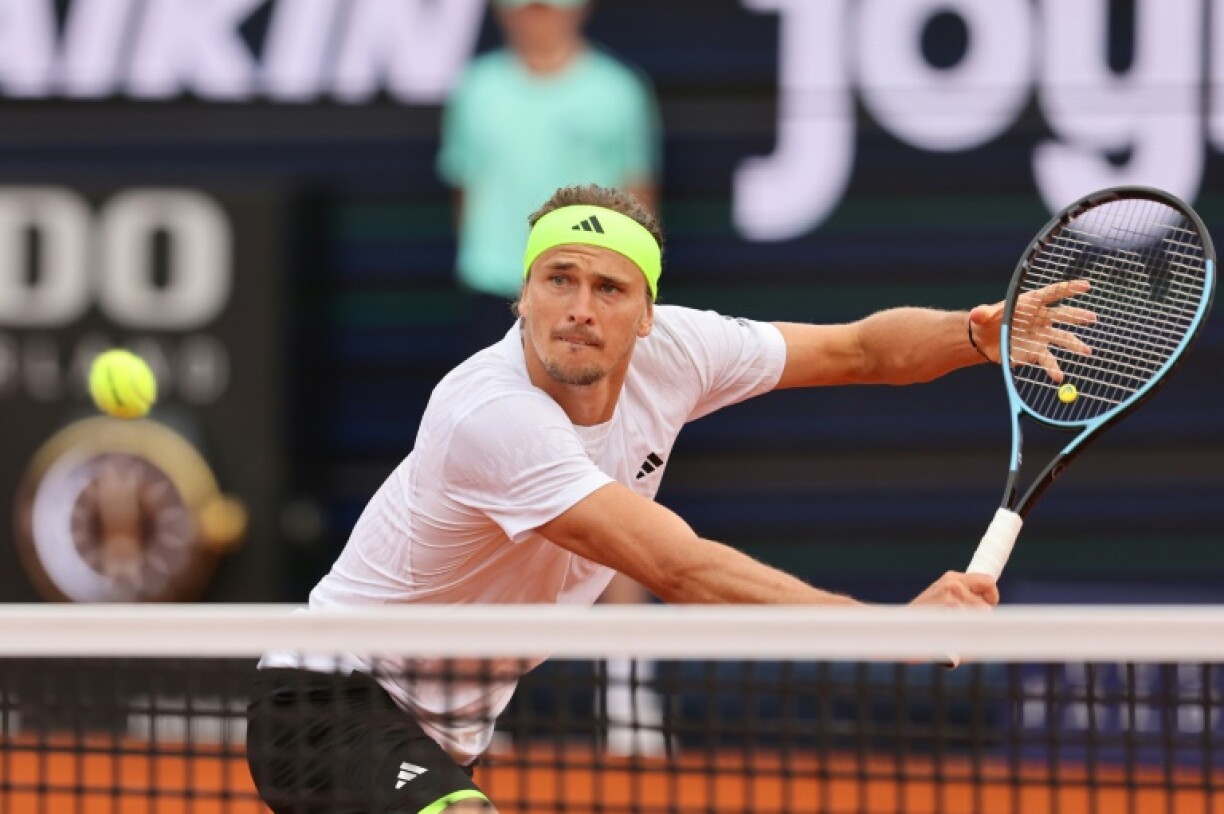 Alexander Zverev bounced back from an early exit in Monte Carlo with a first round victory over Alexandre Muller in Munich