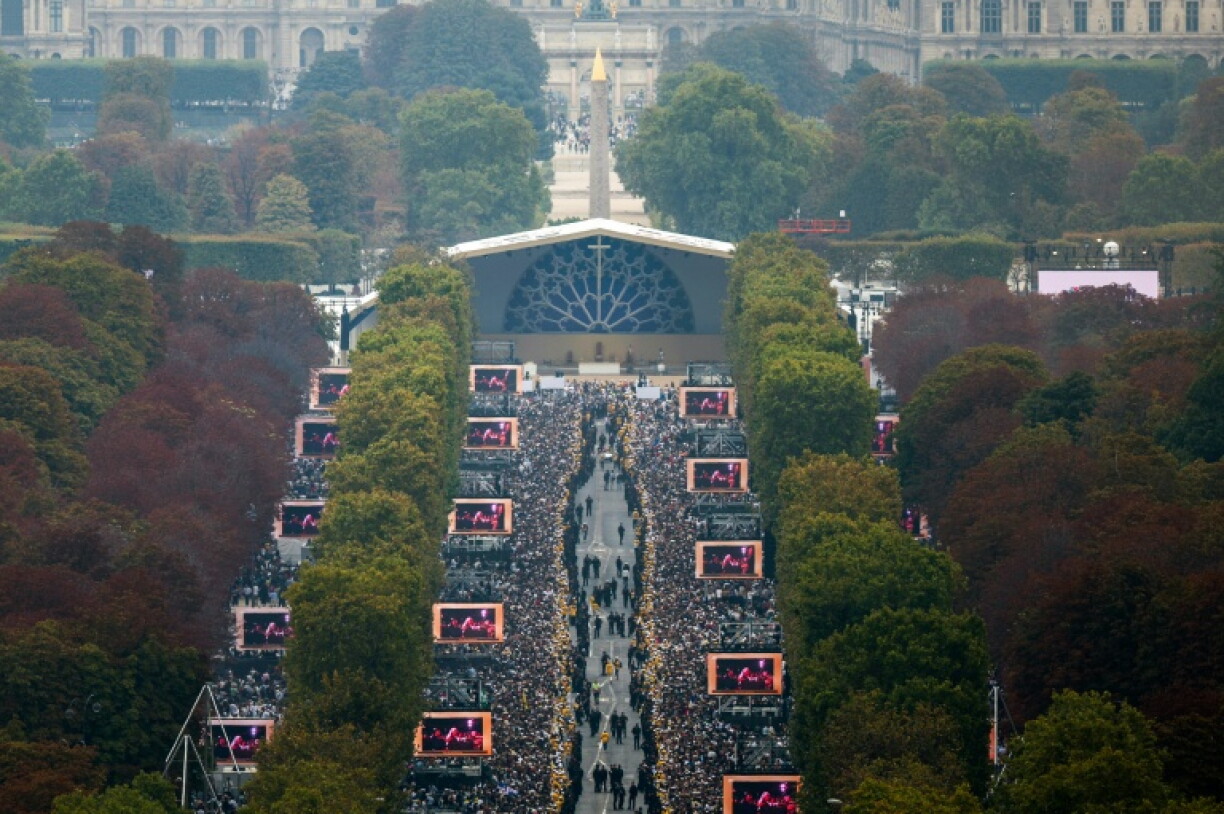 Pope Leo made his way to Place de la Concorde for a giant open-air mass