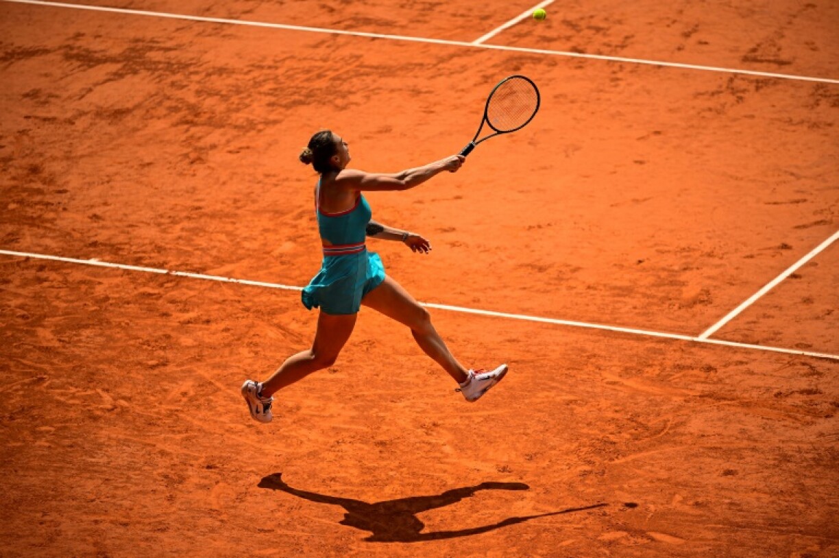 Aryna Sabalenka beat Zheng Qinwen to reach the French Open semi-finals
