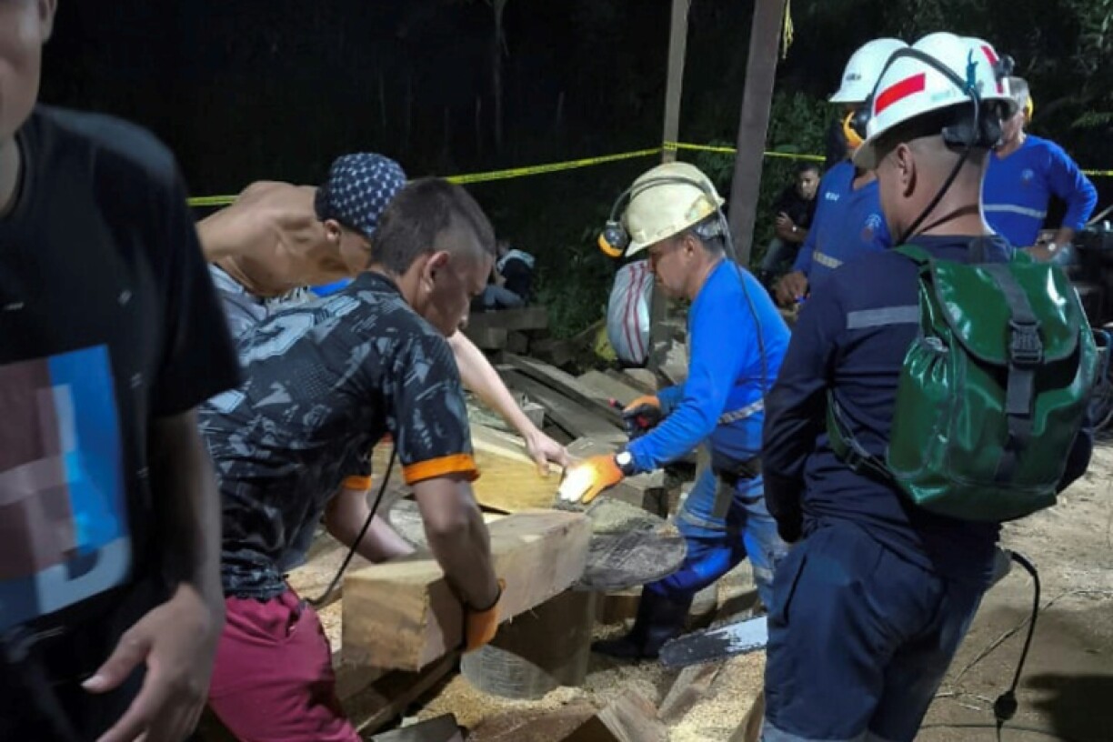 Miners were involved in search operations at the 'El Minon' mine in Remedios