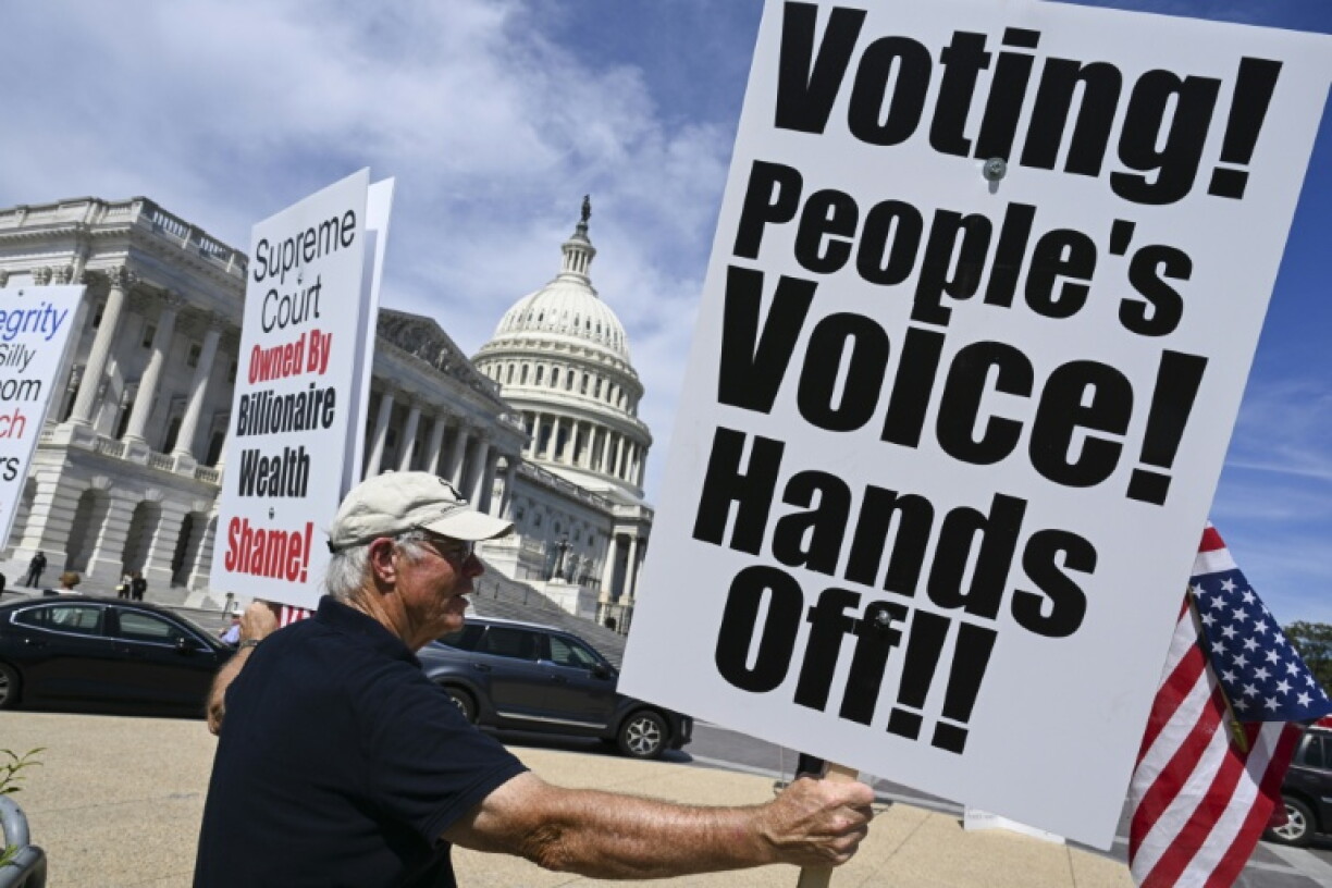 The administration says it has no plan for a broad ICE presence at polling sites, but pro-democracy activists have nevertheless been angered by what they see as US President Donald Trump's attempts to interfere in how Americans vote