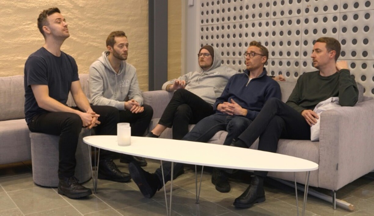 (g-d) Les membres du groupe