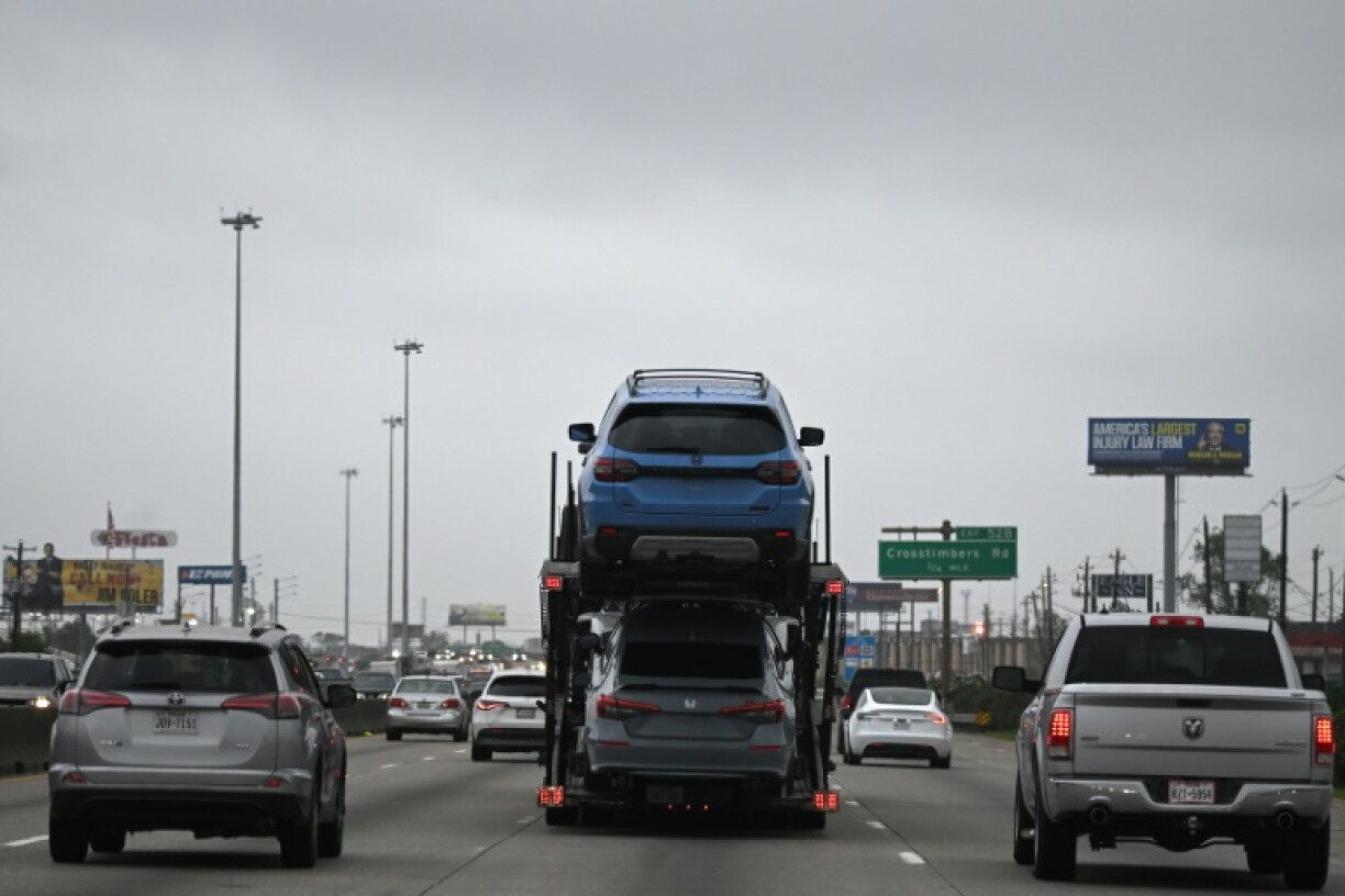 The Federal Reserve's preferred inflation gauge rose 2.3 percent in May, but consumer spending pulled back in part due to autos