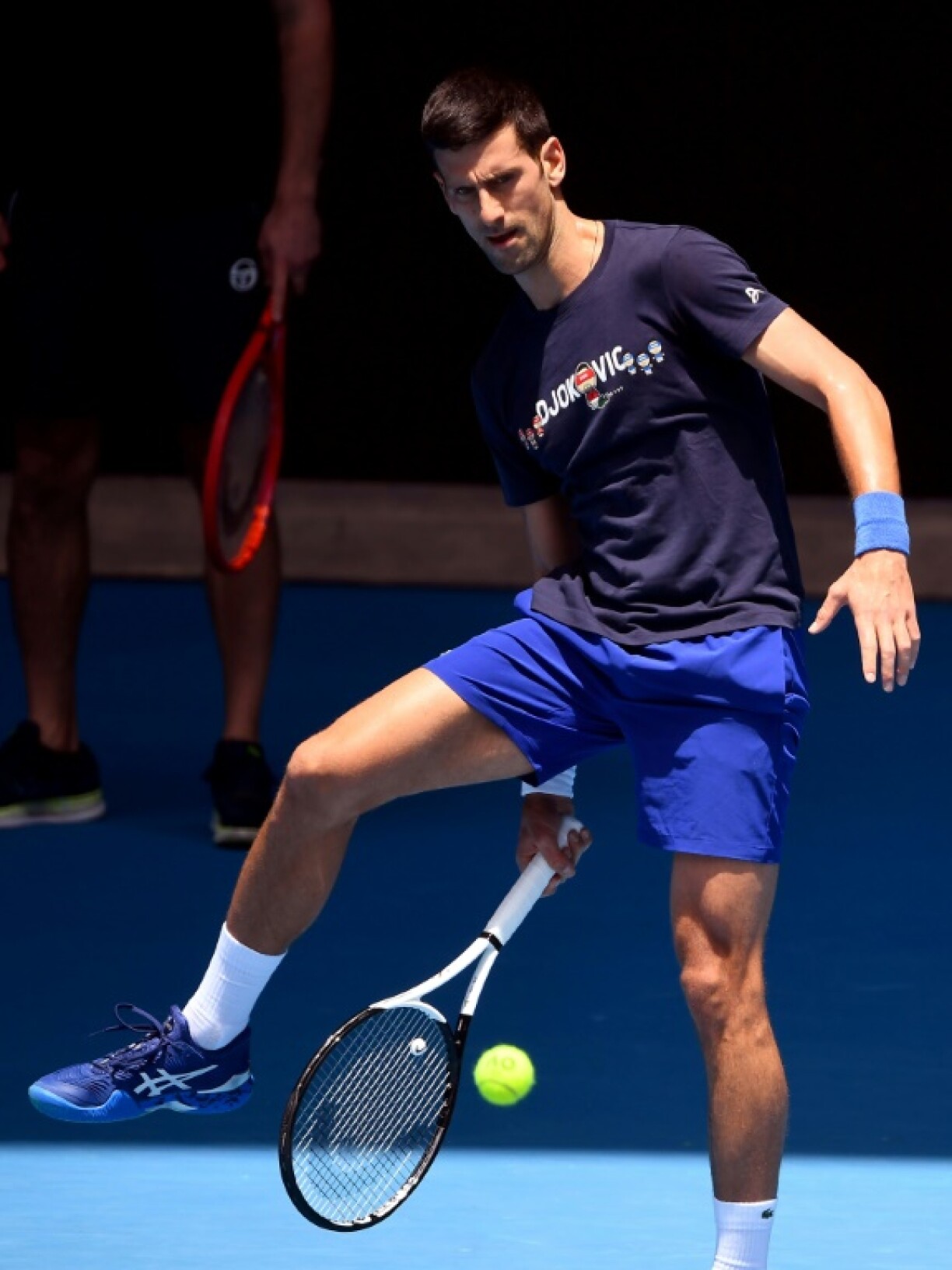 Le Serbe Novak Djokovic à l'entrainement à Melbourne le 12 janvier 2022