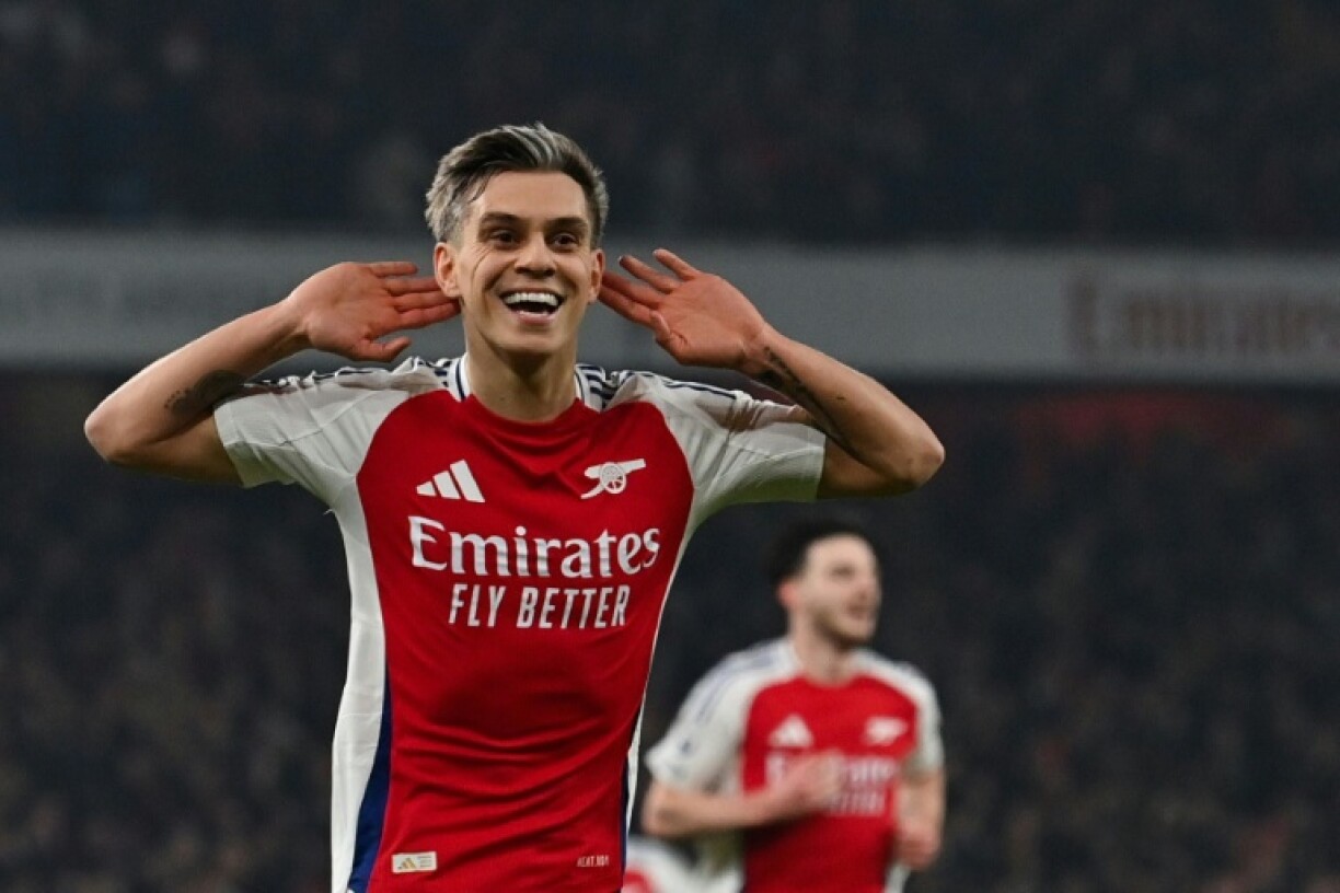 Leandro Trossard celebrates his goal for Arsenal against Tottenham