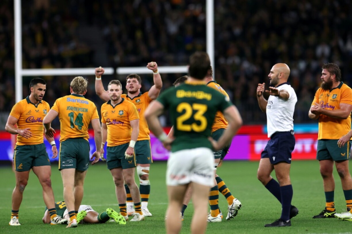 Australian players (L) celebrate their victory over South Africa at the final whistle of the Rugby Championship Test match between Australia and South Africa at Optus Stadium in Perth on September 27, 2026.