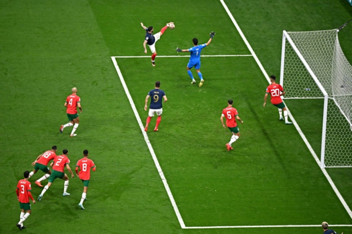 Le défenseur français Théo Hernandez ouvre le score face au Maroc en demi-finale de la Coupe du monde, le 14 décembre 2022 à Al-Khor
