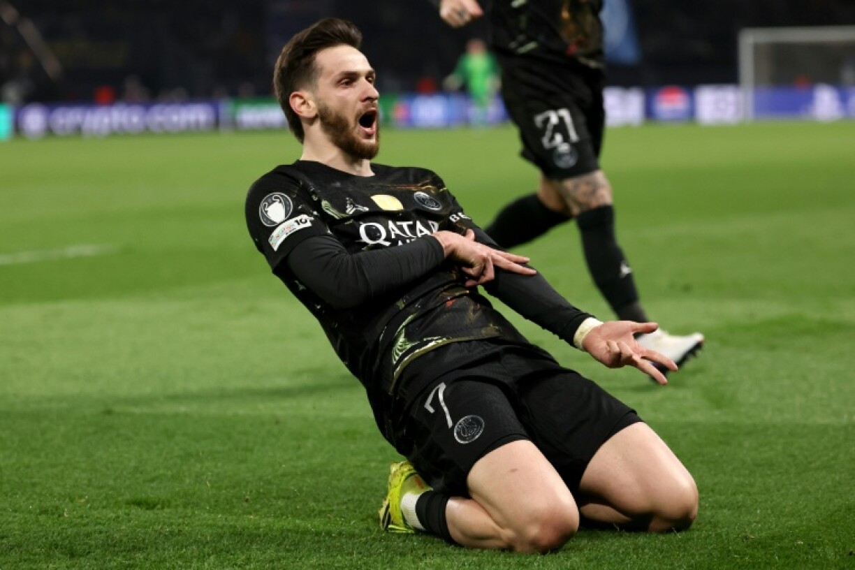 Khvicha Kvaratskhelia célèbre son deuxième but, le cinquième de son équipe, lors de la victoire du PSG contre Chelsea en huitième de finale aller le mercredi 11 mars 2026
