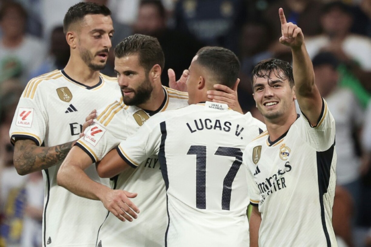 Brahim Diaz (d) félicité par ses coéquipiers après avoir ouvert le score pour le Real Madrid face à La Palmas, le 27 septembre 2023 à Bernabeu