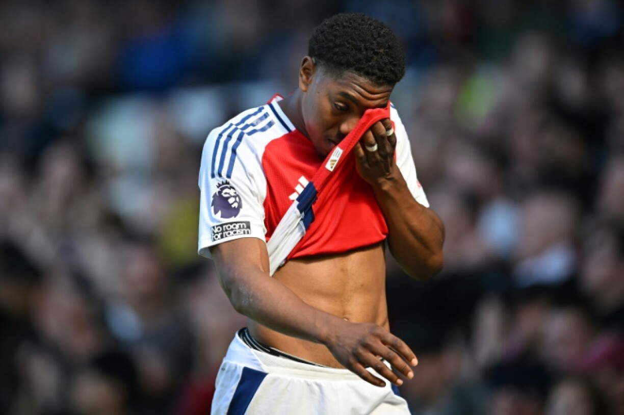 Arsenal were held to a draw at Everton as their title hopes fade