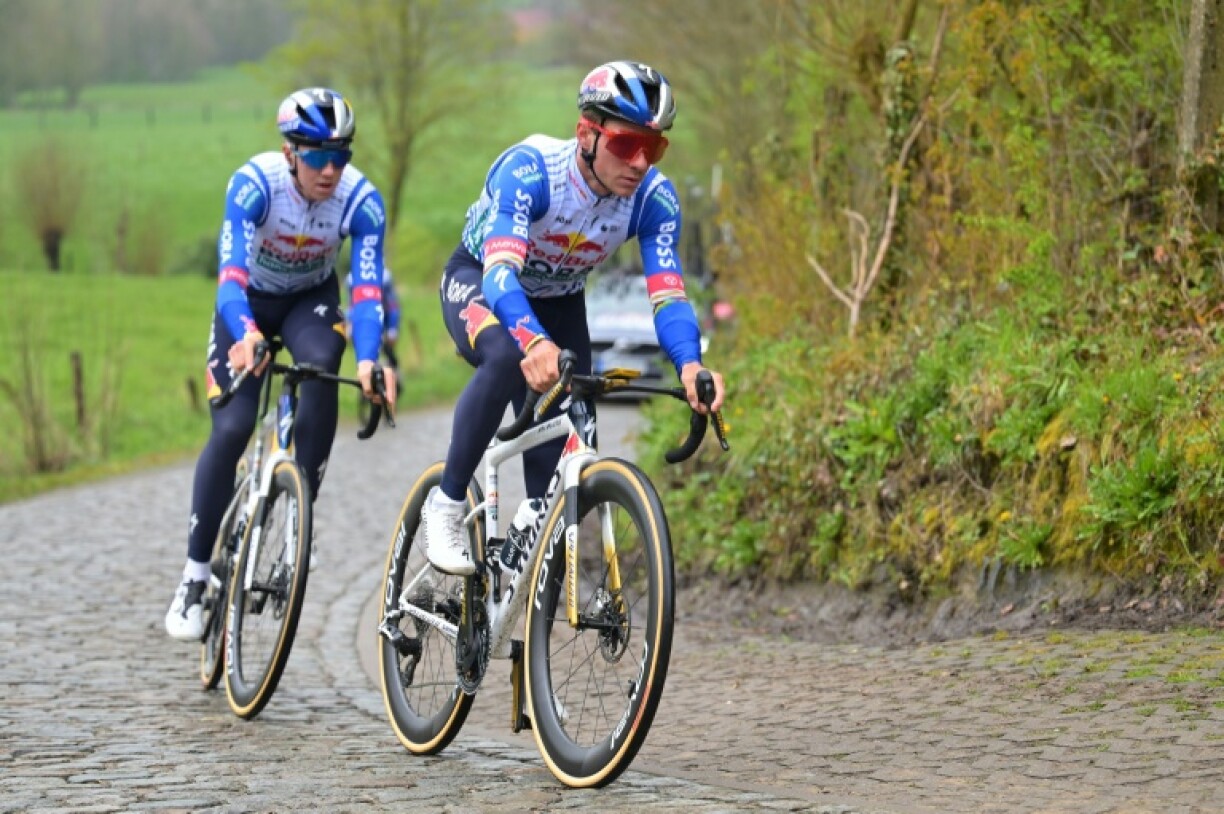 Le Belge Remco Evenepoel lors de la reconnaissance du parcours du Tour des Flandres avec son équipe Red Bull-Bora-hansgrohe le jeudi 2 avril 2026 à trois jours de la 110e édition du Ronde.