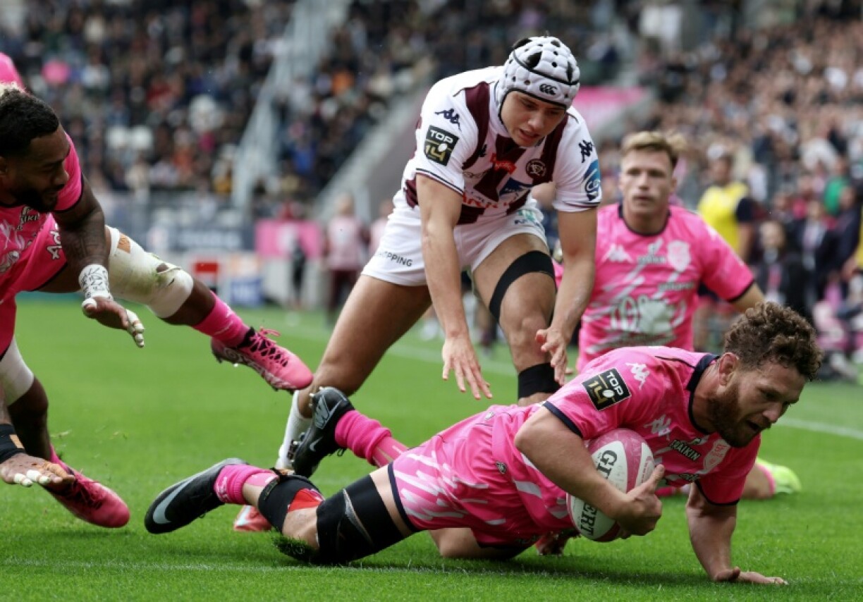 Tawera Kerr-Barlow (R) made his New Zealand debut in 2017
