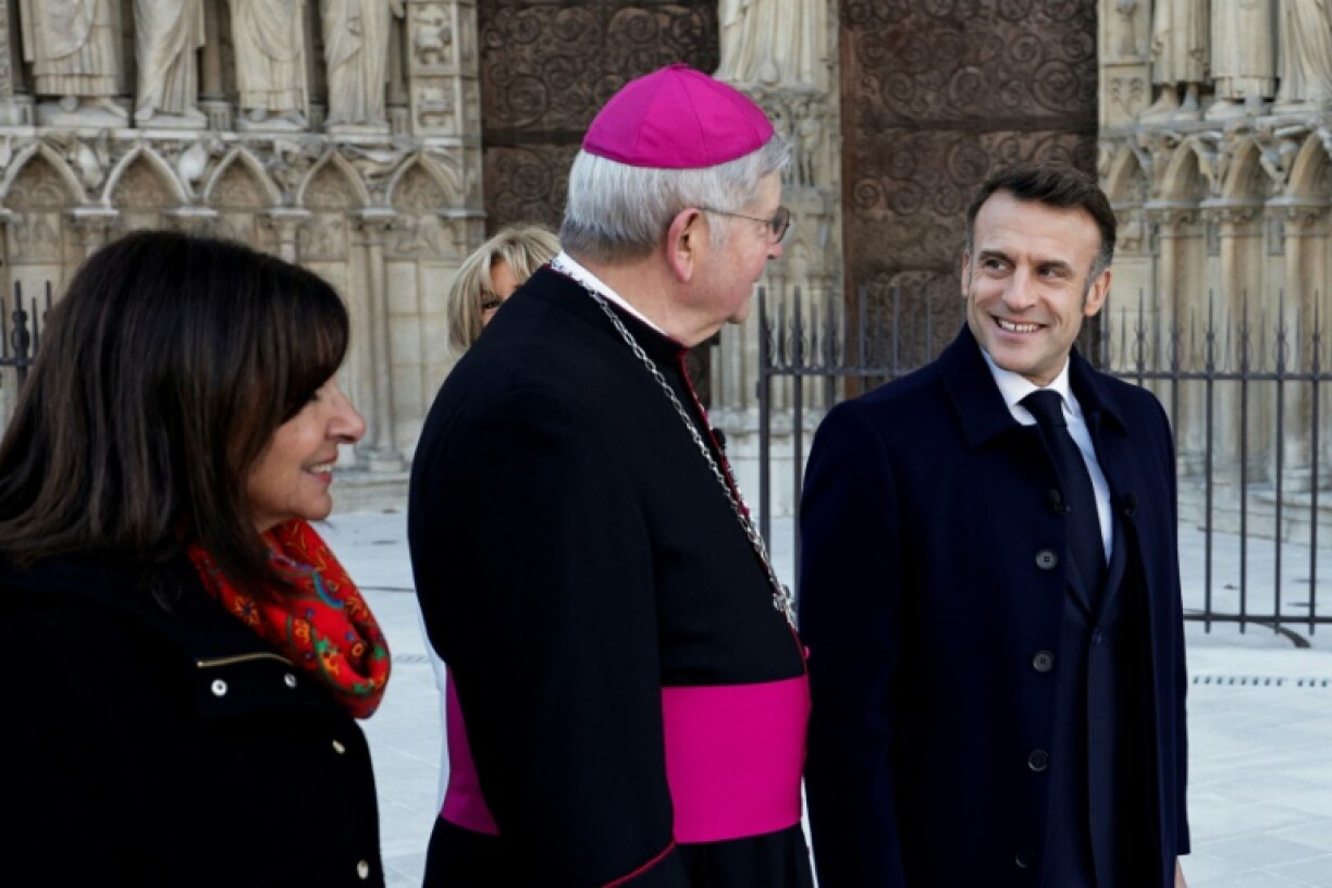 French President Emmanuel Macron (R) visted Notre Dame on Friday