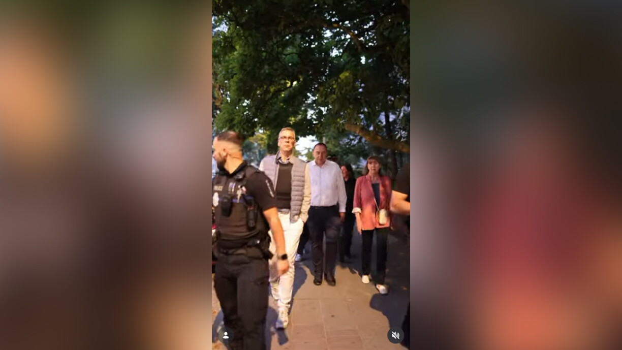 The Ministry for Home Affairs has confirmed that Minister Léon Gloden accompanied a police patrol in the Gare district and was indeed wearing a bulletproof vest during the operation.
