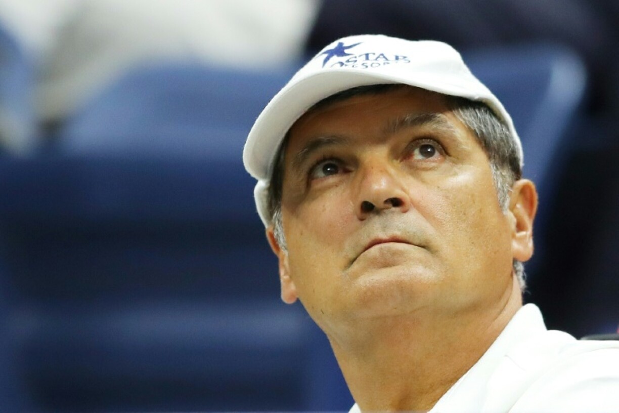 Toni Nadal regarde Rafael Nadal lors de la deuxième journée du simple messieurs de l'US Open 2017 à New York