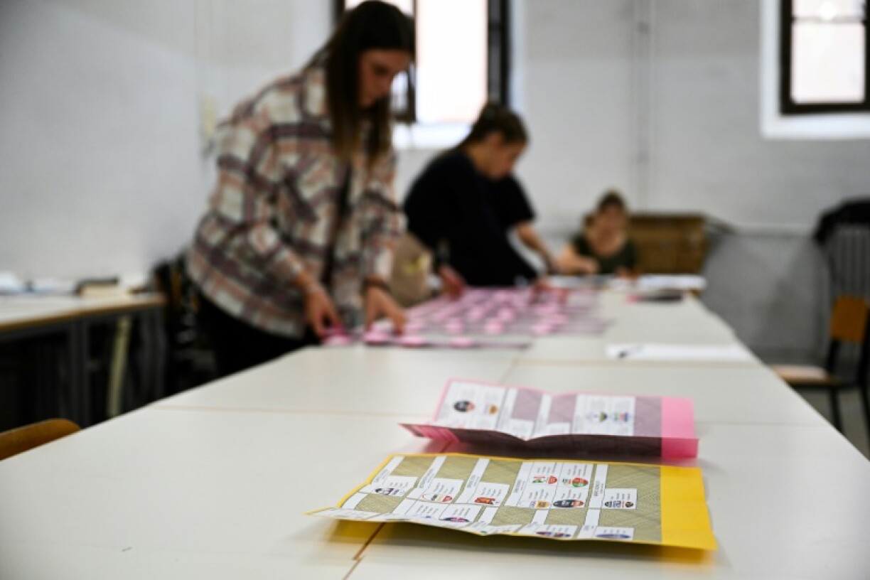 Préparation du matériel électoral à la veille des élections législatives, le 24 septembre 2022 à Rome