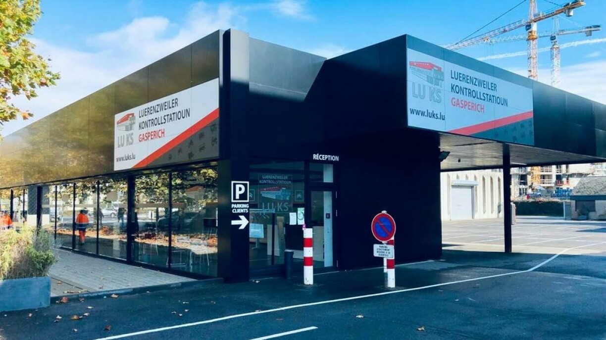 Une photo prise le 19 octobre 2021 devant la nouvelle station de contrôle technique de la société LUKS