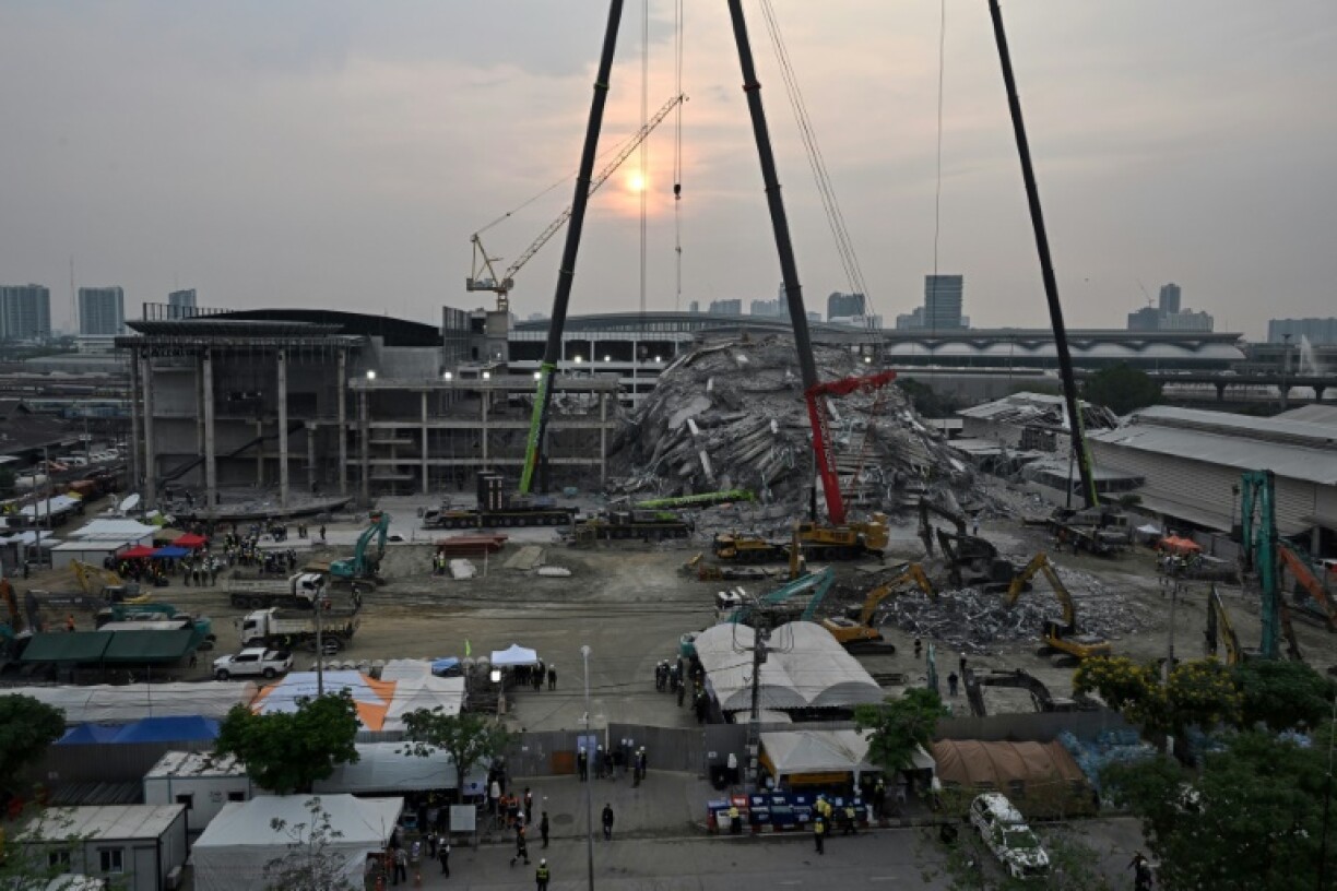 More than 1,000 foreign rescuers have flown in to help