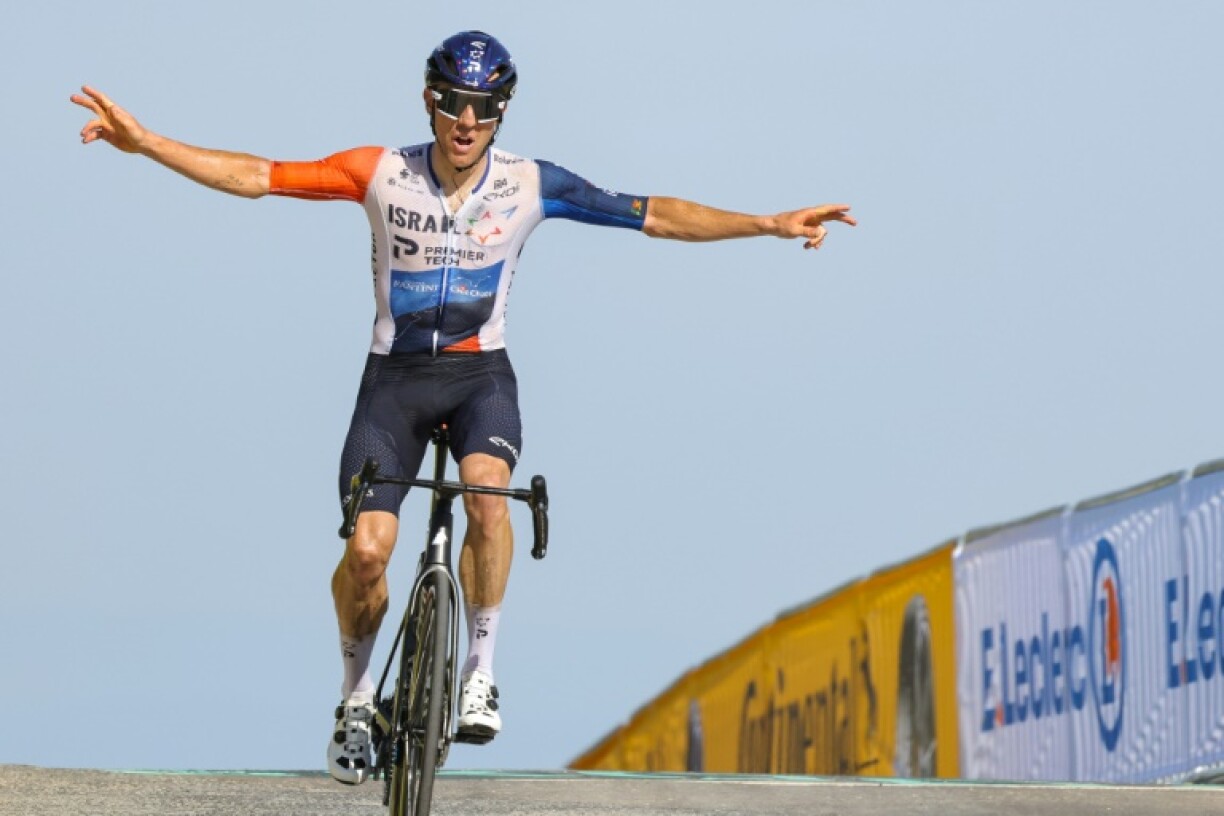 Le Canadien Michael Woods vainqueur en solitaire de la 9e étape du Tour de France au sommet du Puy de Dome, le 9 juillet 2023