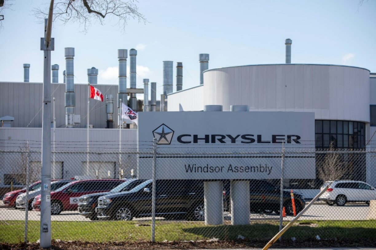 Chrysler's factory in the Canadian city of Windsor will pause production for two weeks