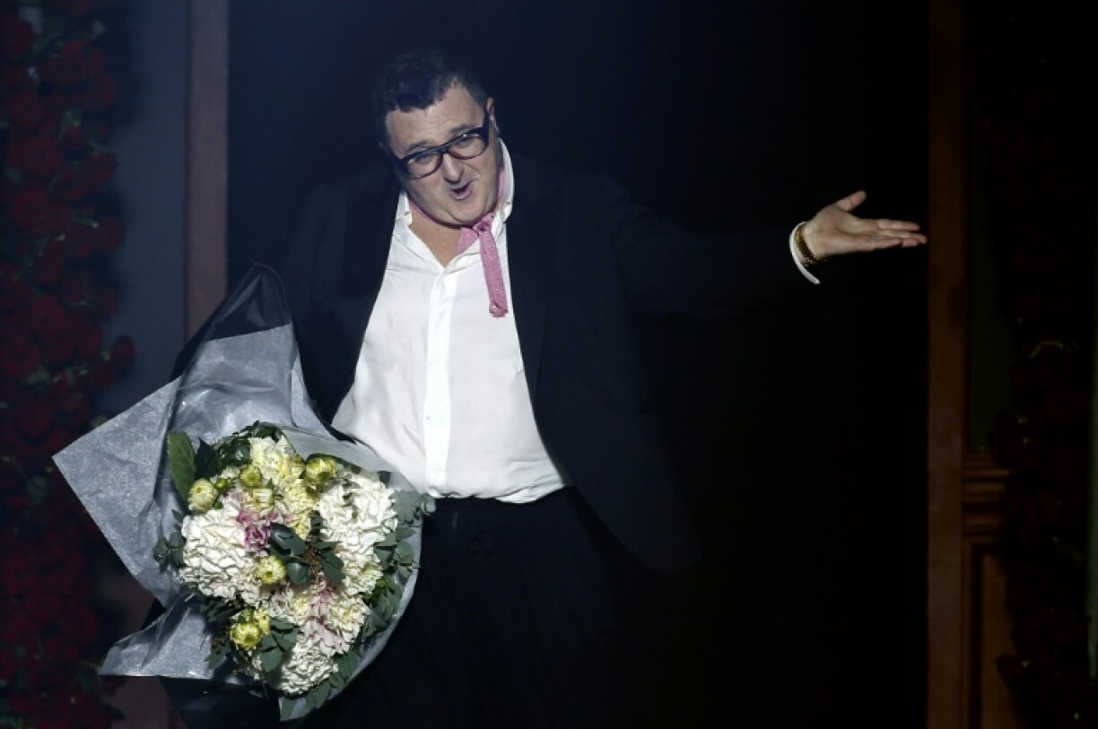 Le créateur de mode Alber Elbaz à l'issue d'un défilé Lanvin, le 27 septembre 2012 à Paris