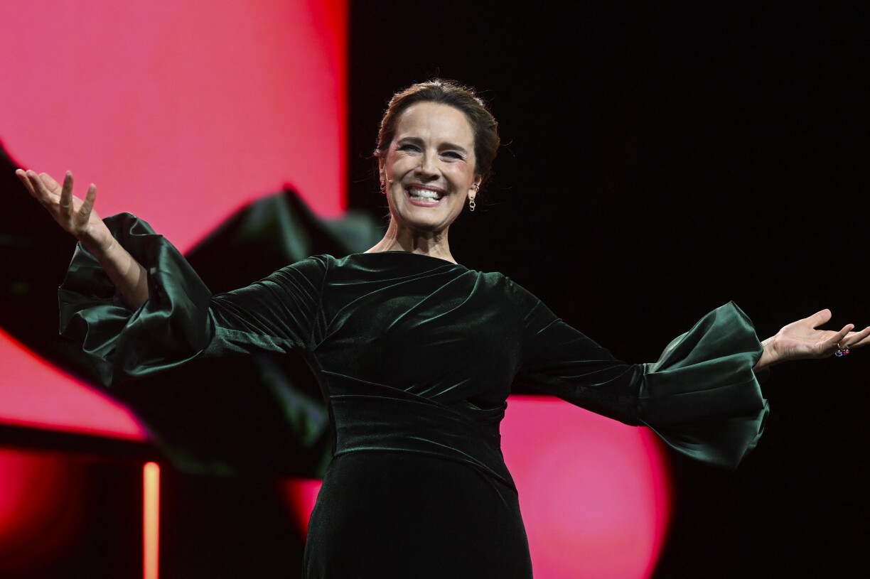 Moderéiert gouf déi 76. Berlinale vun der Lëtzebuerger Actrice Désirée Nosbusch