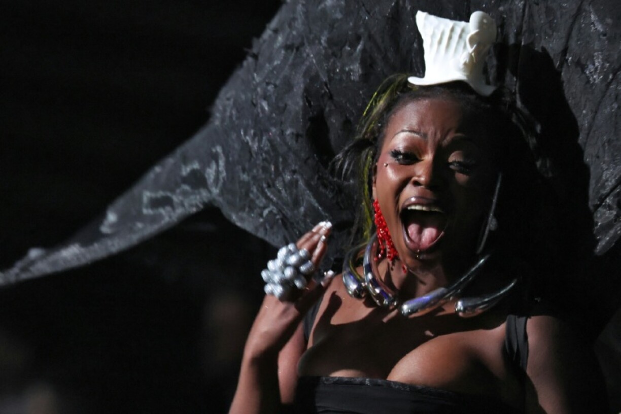 La chanteuse et compositrice franco-congolaise Théodora lors de la cérémonie des Victoires de la Musique à La Seine Musicale, à Boulogne-Billancourt, le 13 février 2026 dans les Hauts-de-Seine