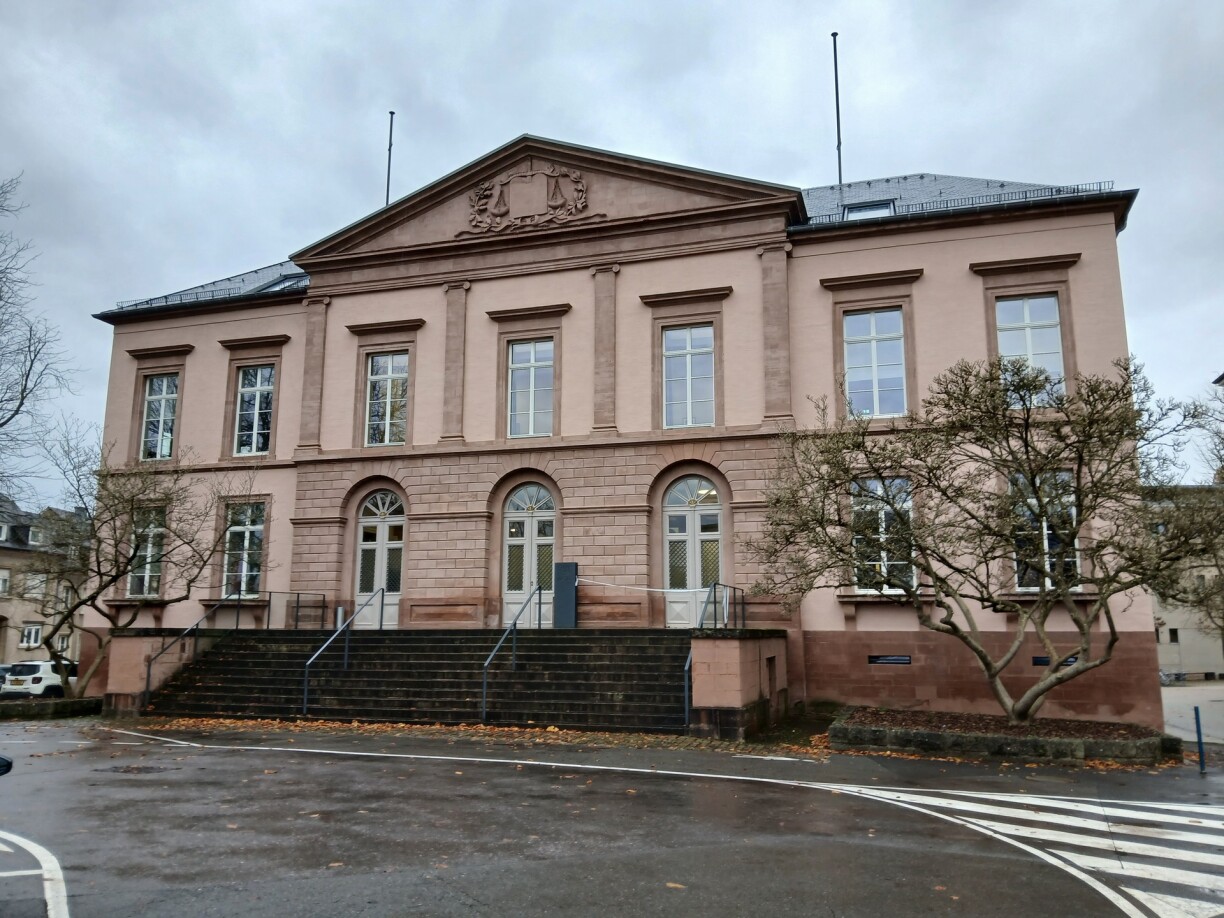 D'Geriicht zu Dikrech.